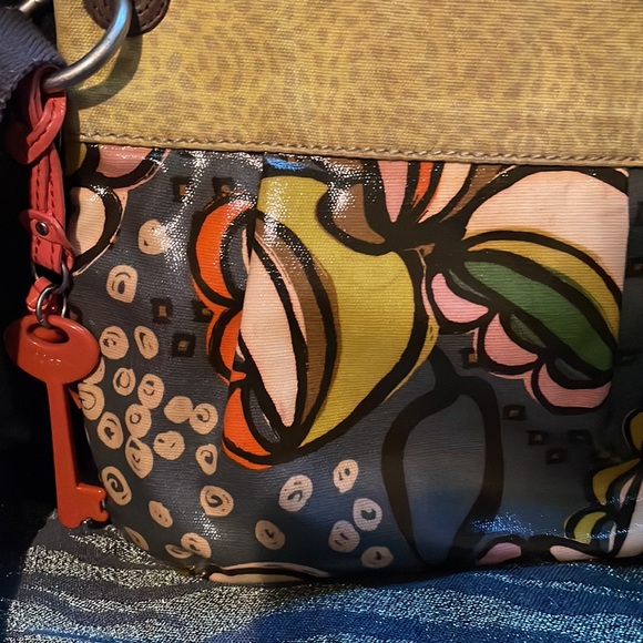 Fossil Key-per Crossbody Canvas/Patent Leather. Multi Color Print - Picture 10 of 11